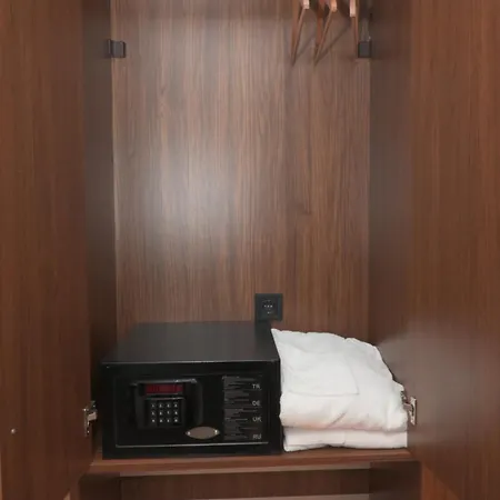 Isle Hotel 2*